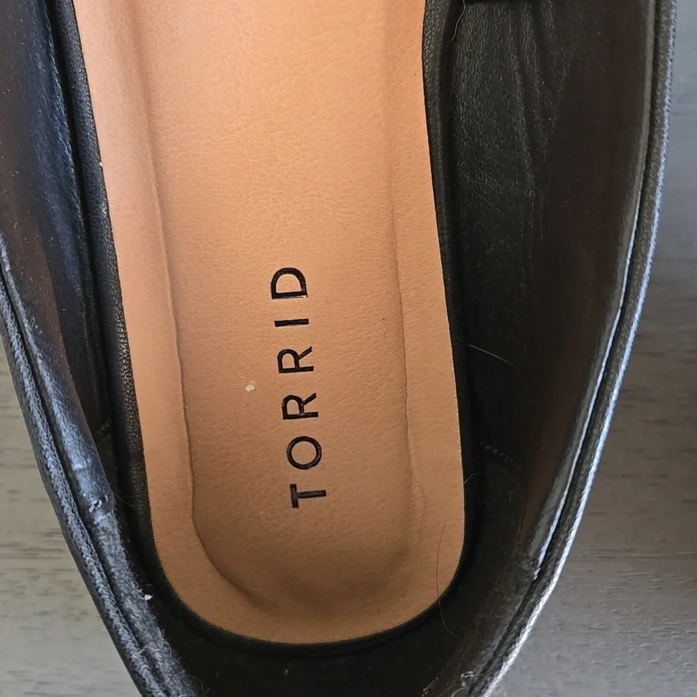 Torrid Slip On Studded Flats Sz 8.5ww